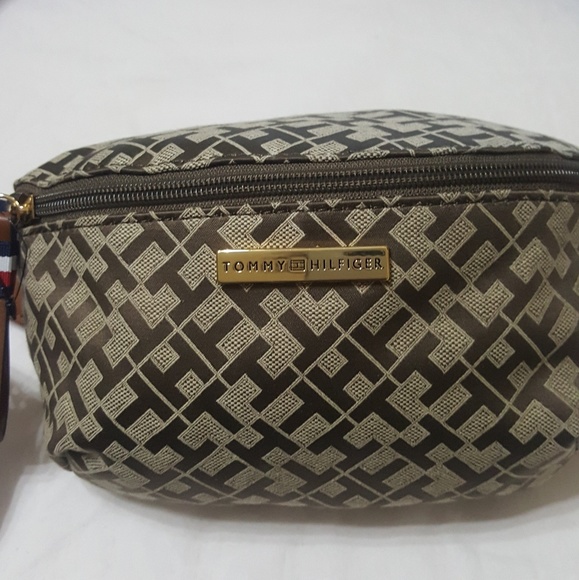 New with tags AUTHENTIC Tommy Hilfiger fanny bag - Picture 2 of 6